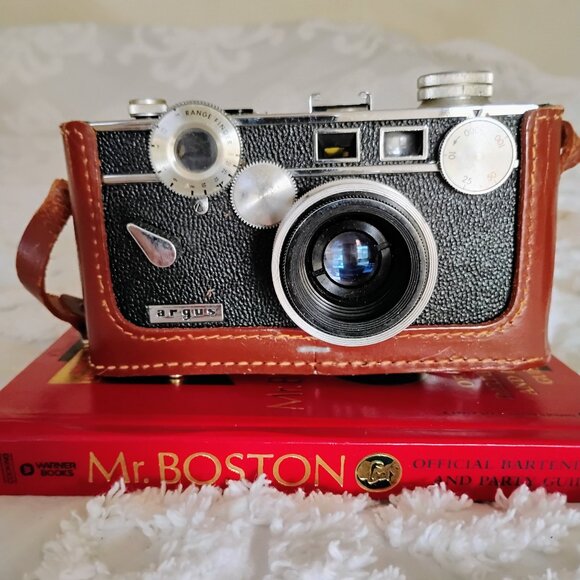 Vintage Argus Range Finder35 mm Camera - Picture 2 of 9